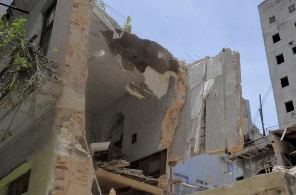 derrumbre-habana-vieja-foto-oriol-de-la-cruz 4jpg-580x382