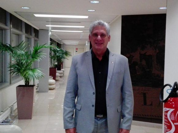 diaz Canel preside delegación a angola 580x435