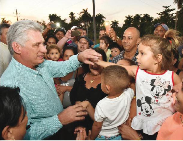 diaz canel con pobladores