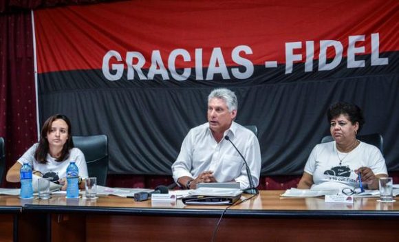 diaz-canel-en-pleno-de-la-FEU-580x352