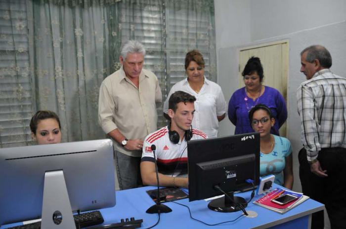 diaz canel escuela ciunfuegos
