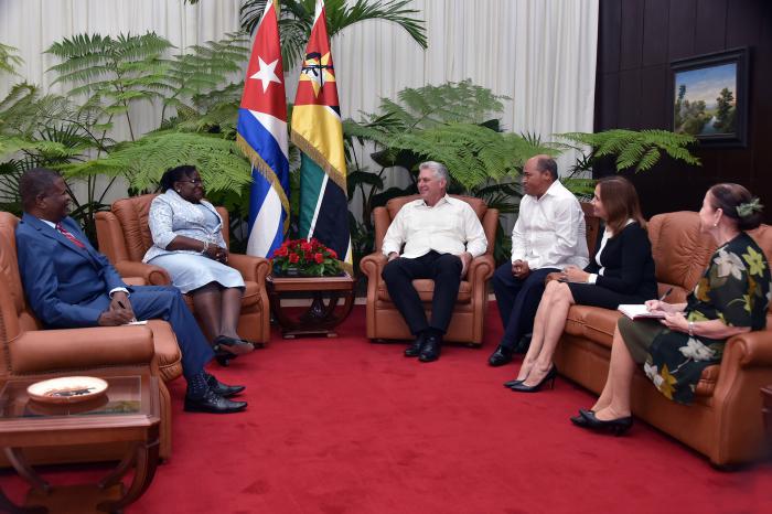 diaz canel presidenta parlamento mozambique2