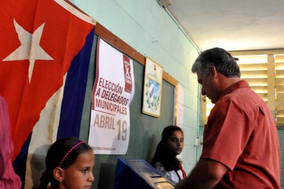 diaz-canel-votando