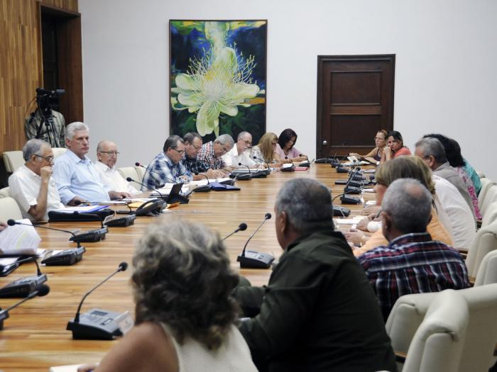 diaz canel chequeo economia