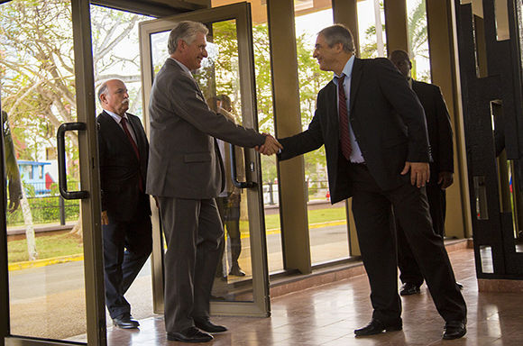 evo y diaz canel en el cigb 05