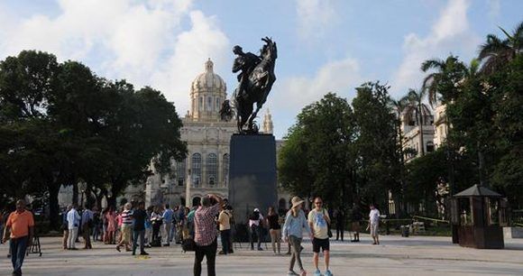 jose marti estatua ecuestre museo de la revolucion 580x306