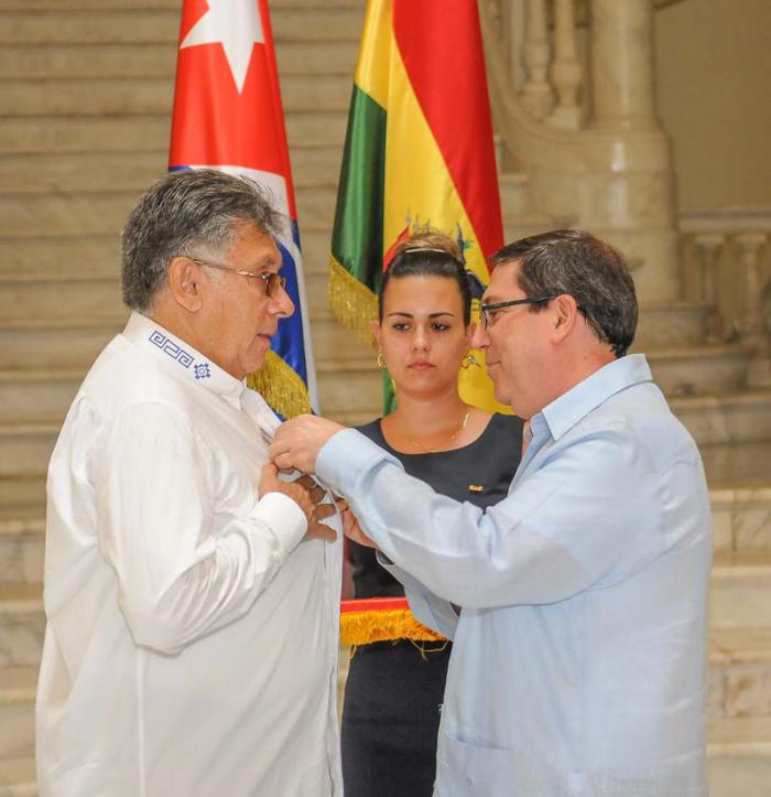 medalla embajador bolivia