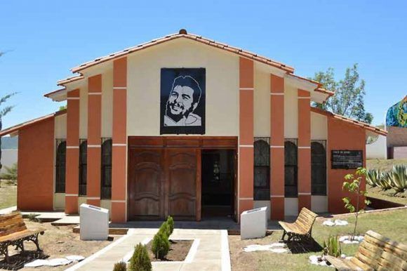 medicos cubanos en La Higuera 580x386