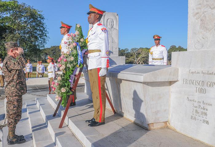 ministro defensa salvador homenaje