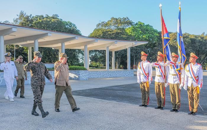 ministro defensa salvador homenaje3