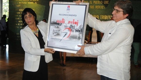 omaida Radio Reloj aniversario 70