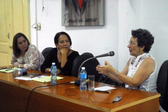 panel prensa constitucion upec 580x388