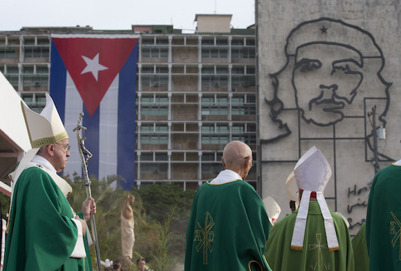 papa-francisco-en-la-plaza-de-la-revolucion