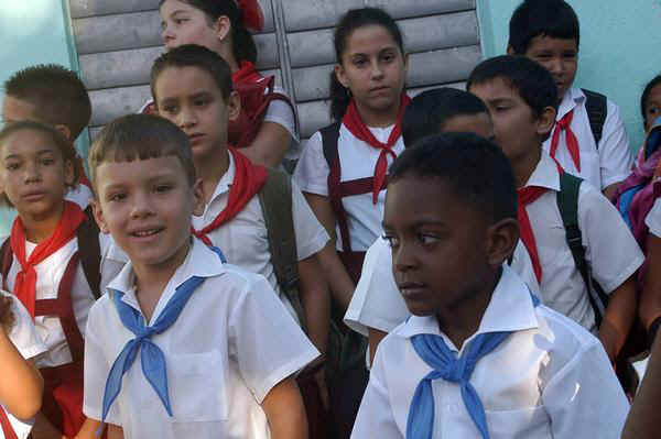 pioneros-cubanos-AIN
