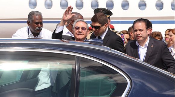 raul castro llega VCumbre de la CelacRD 580x323