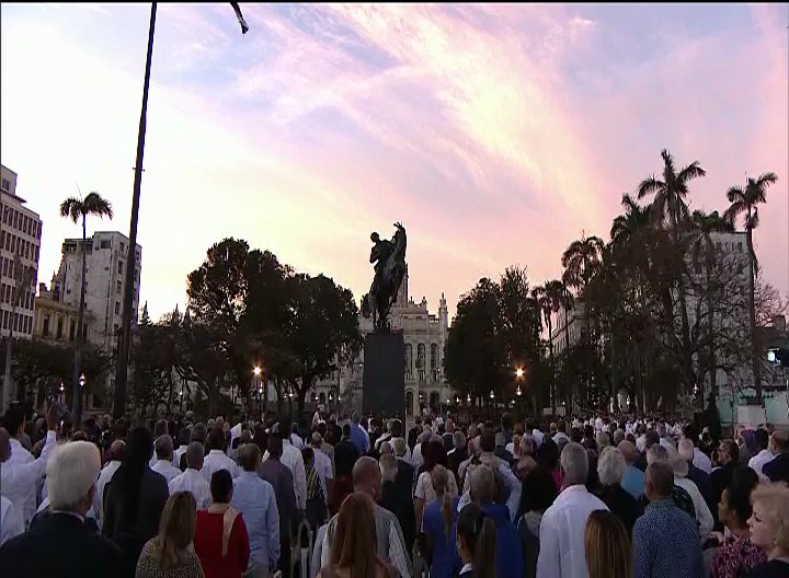raul estatua jose marti3