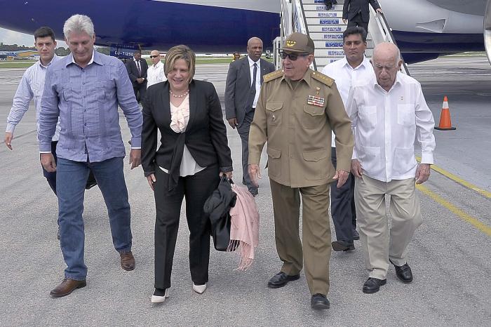 raul recibe diaz canel aeropuerto