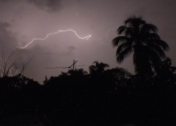 rayo tormenta eléctrica 02 foto abelrojas 580x414