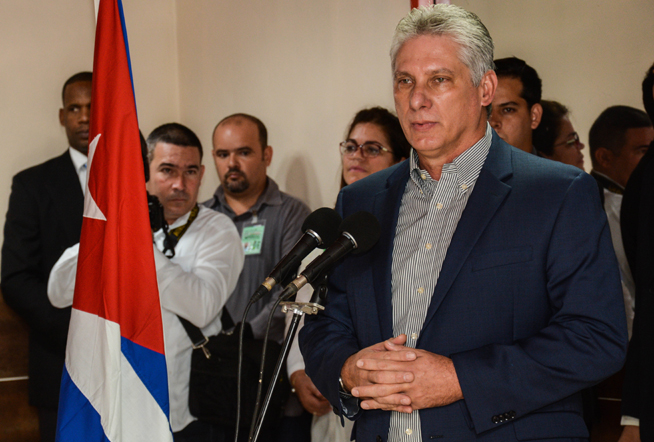 recibe diaz canel mas medicos