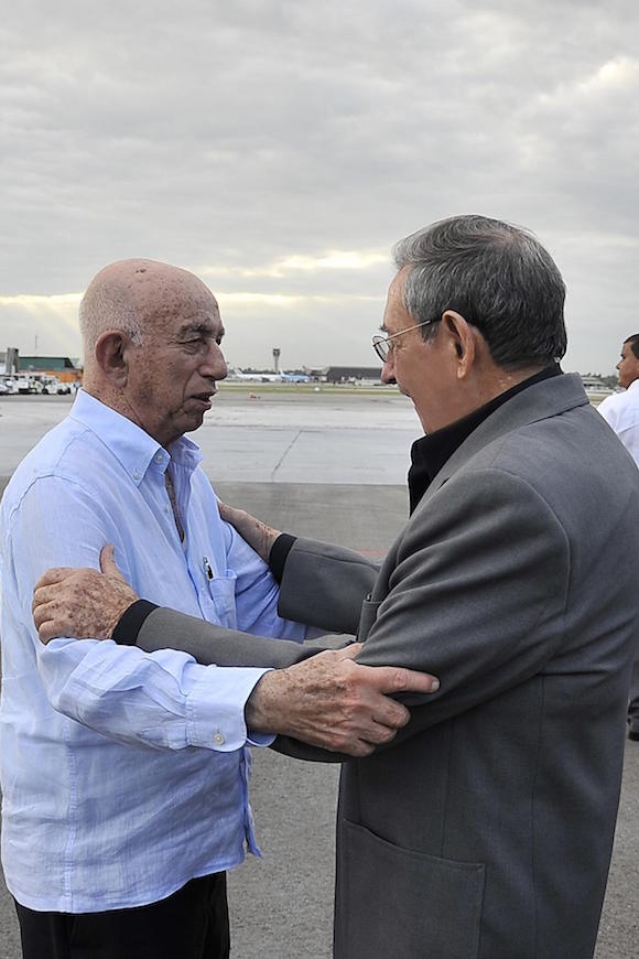 regreso-de-raul-castro-de-francia-1