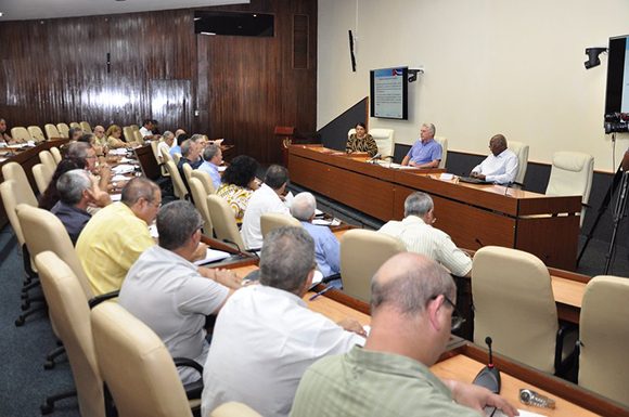 reunion de chequeo del programa de turismo en cuba 580x385