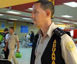 trabajador aduana