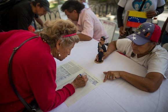 venezuela firmas solidaridad no mas trump 580x387